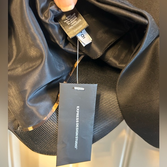 Express Black Women's Two-Button Notch-Lapel Blazer - Picture 5 of 8